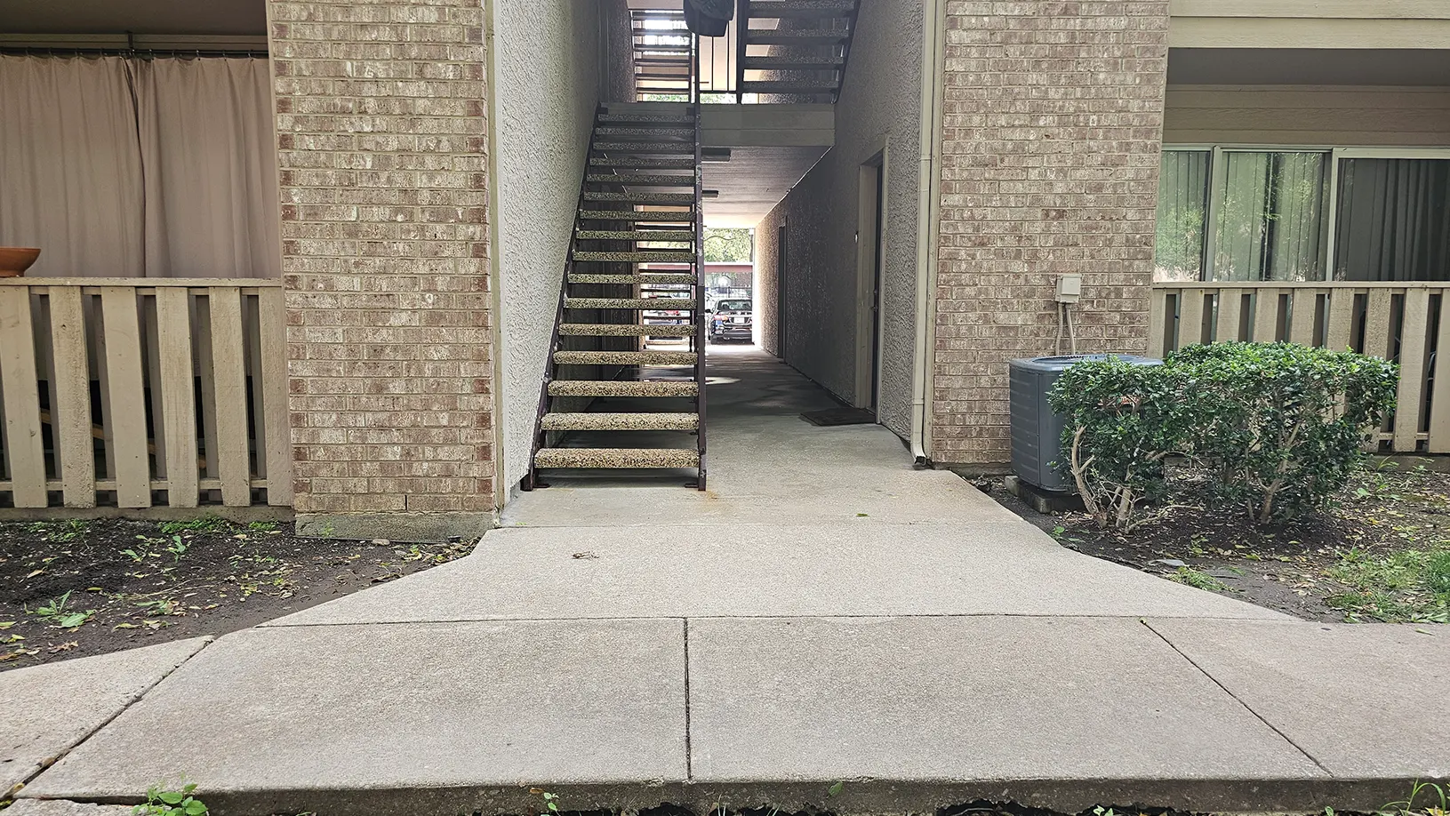 building exterior cleaning service and commercial cleaning services