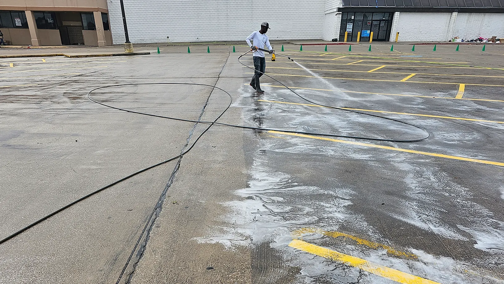 commercial parking lot cleaning