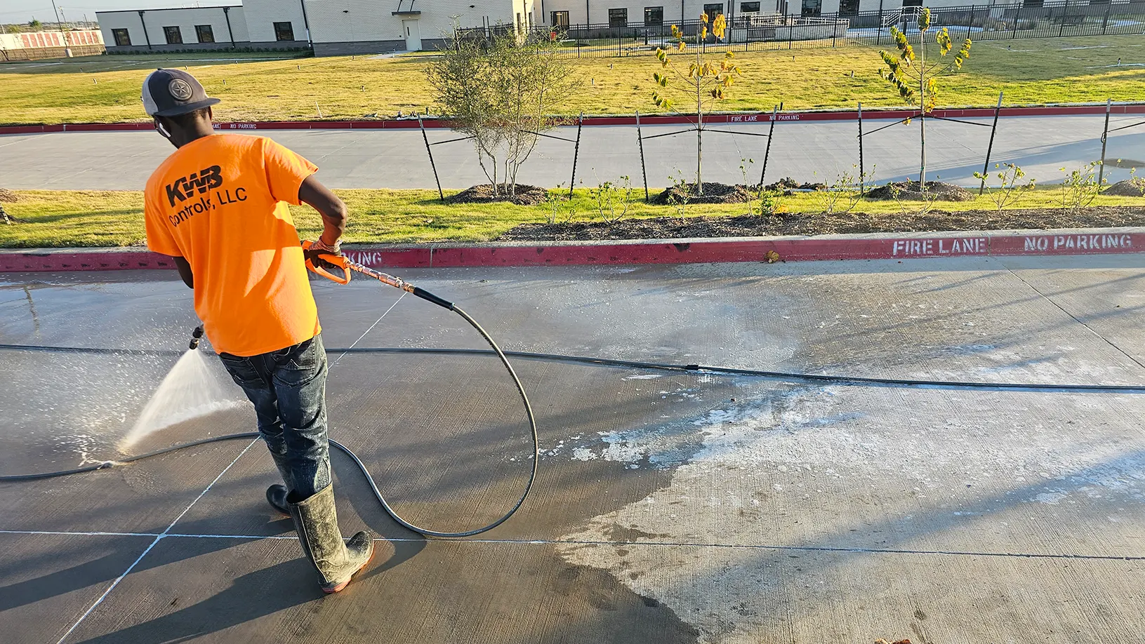post-construction cleanup services and commercial cleaning services