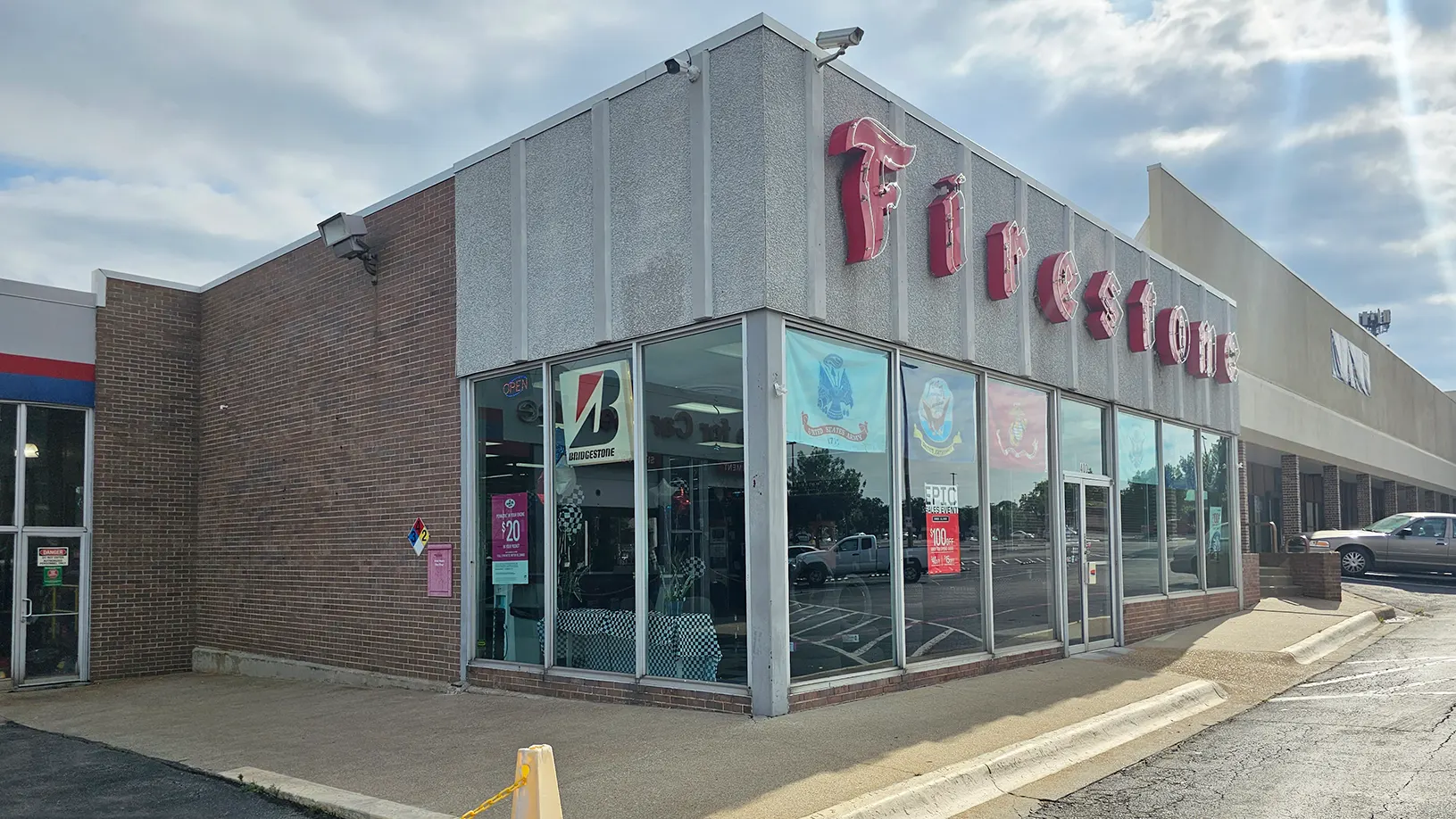 retail and shopping center cleaning service
